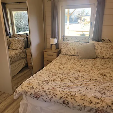 Nellies Log Apartment *