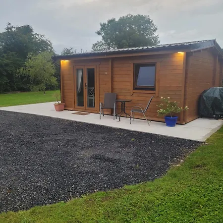 Nellies Log Apartment